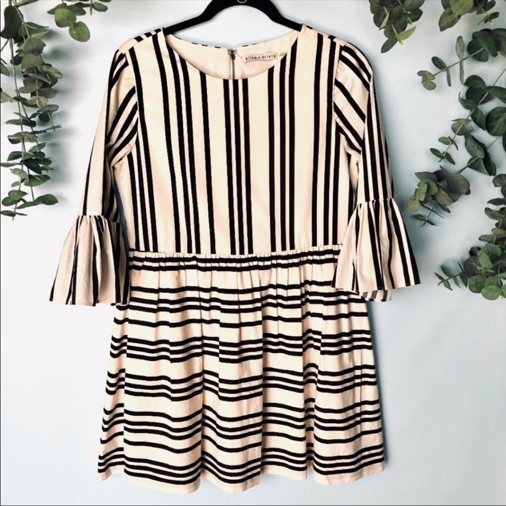 🎉 Alice + Olivia Augusta Striped Dress - Picture 4 of 8